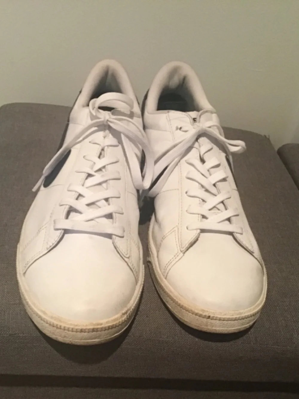 Nike Wimbledon tennis shoes size 11 white and navy